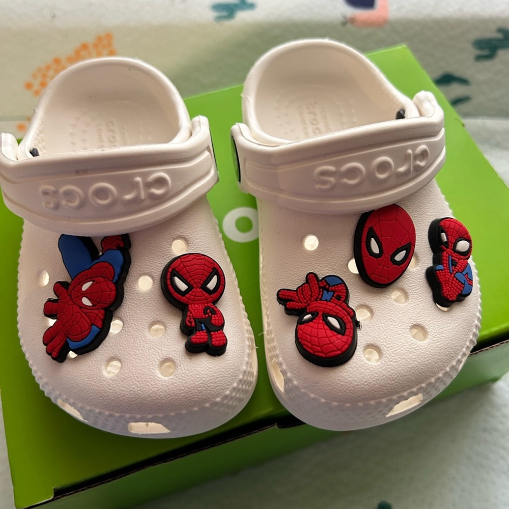SOLD!! Toddler Crocs Spider-Man Clogs – Size C5